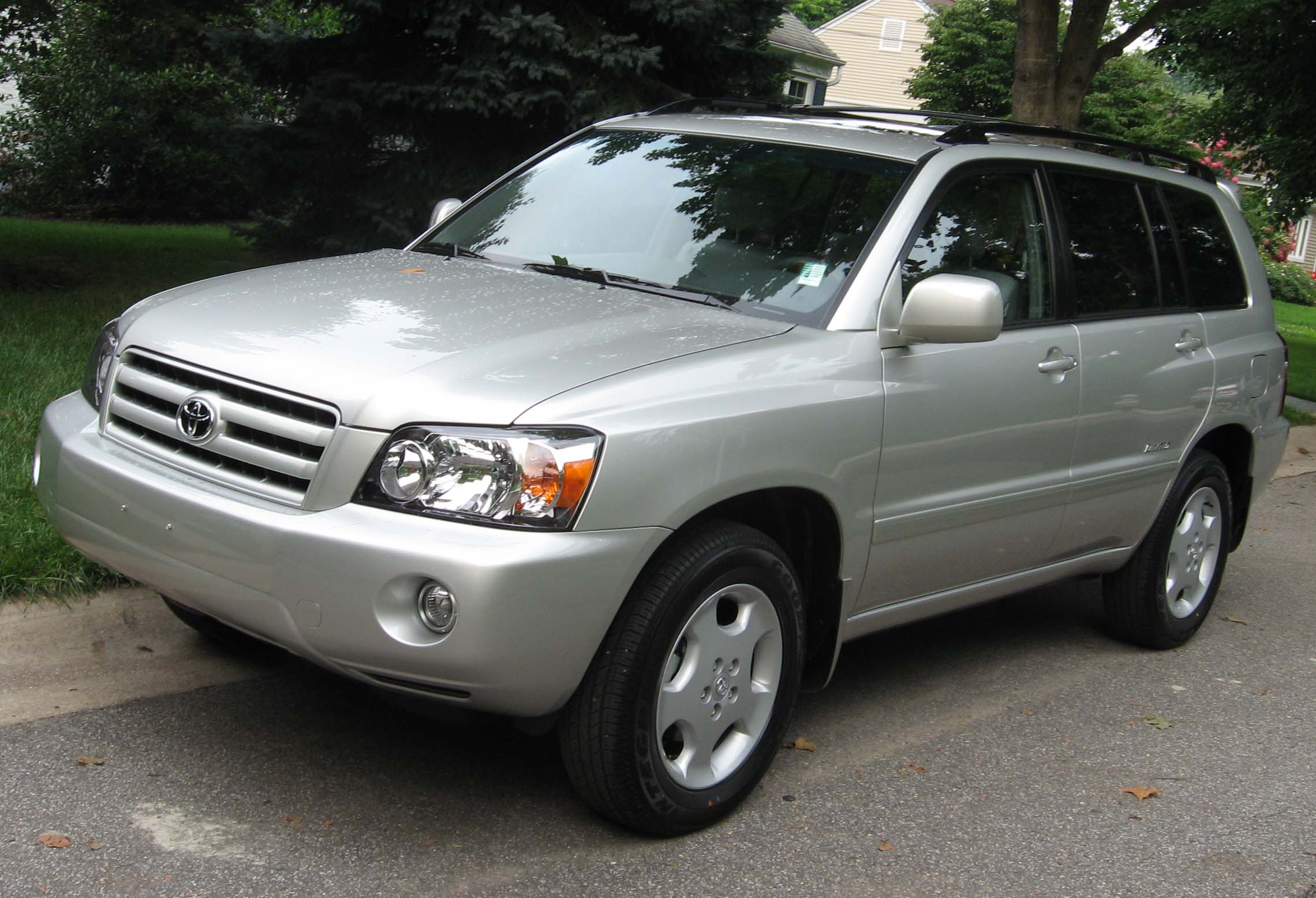 2004-2007 Toyota Highlander photographed in USA. Representative, not a listing photo.