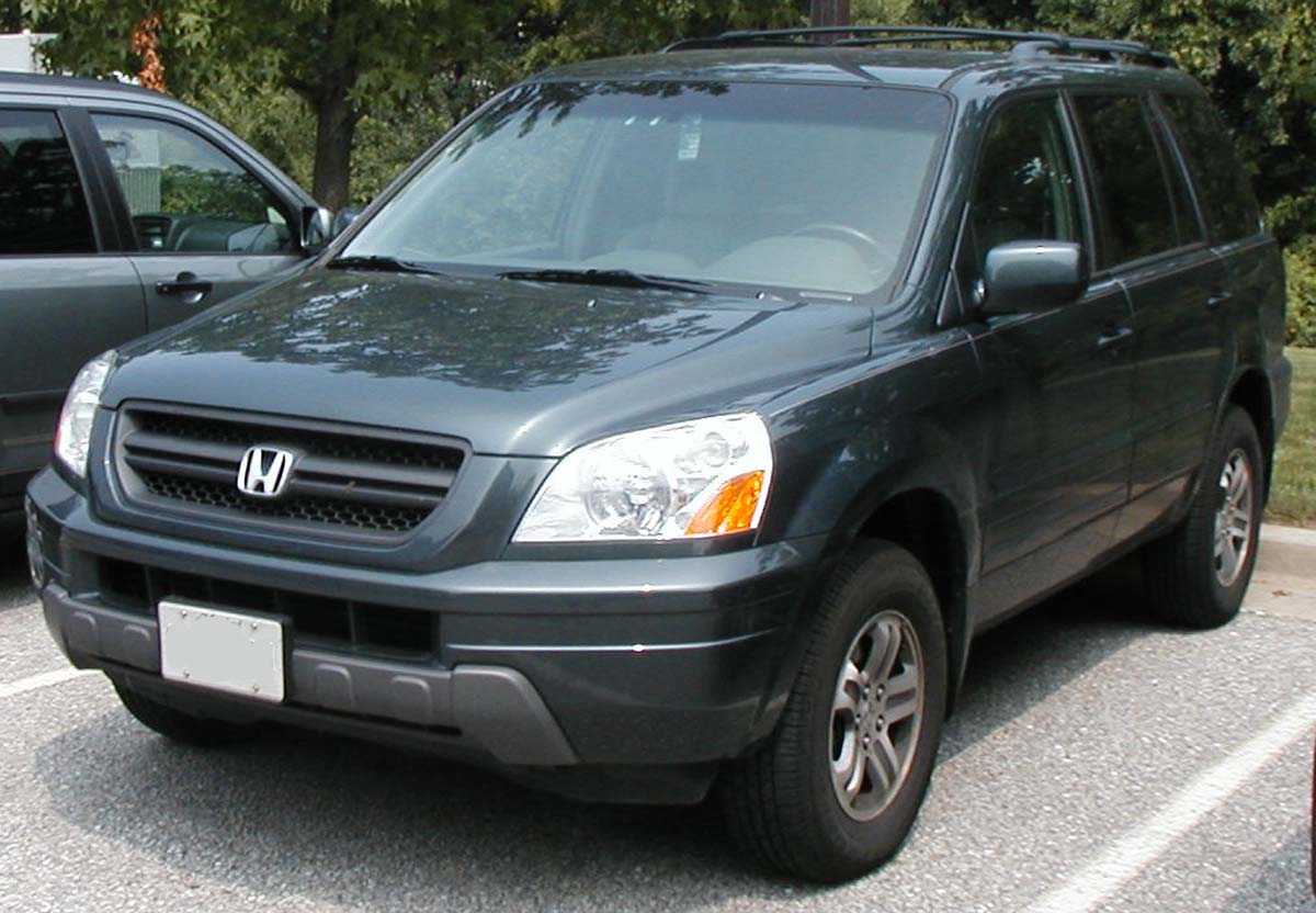 2003-2005 Honda Pilot photographed in USA. Representative, not a listing photo.